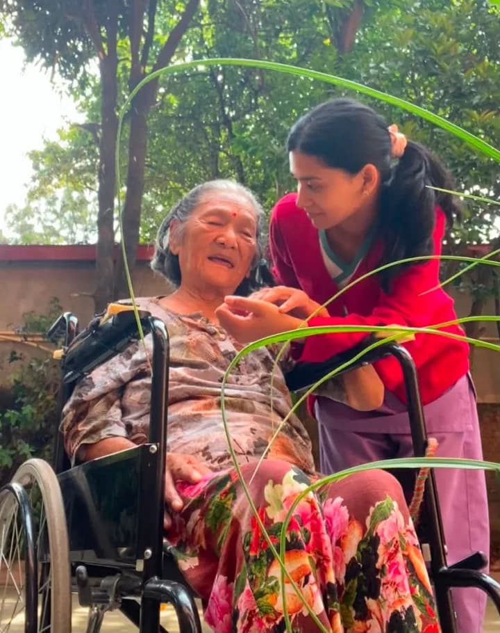 Aashirbad Care physiotherapist guiding an elderly client through exercises